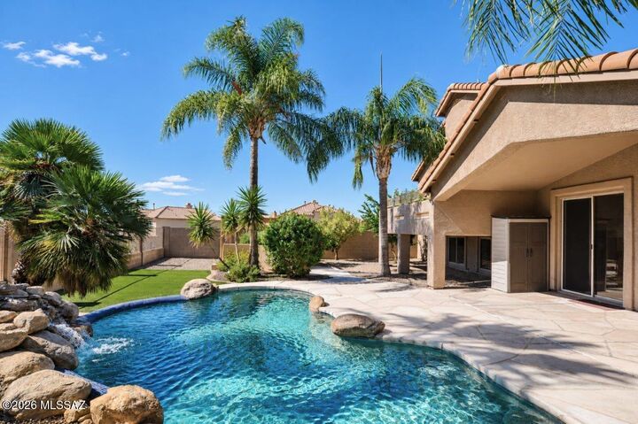 Property Photo: 13940 N Eddington Place AZ 85755