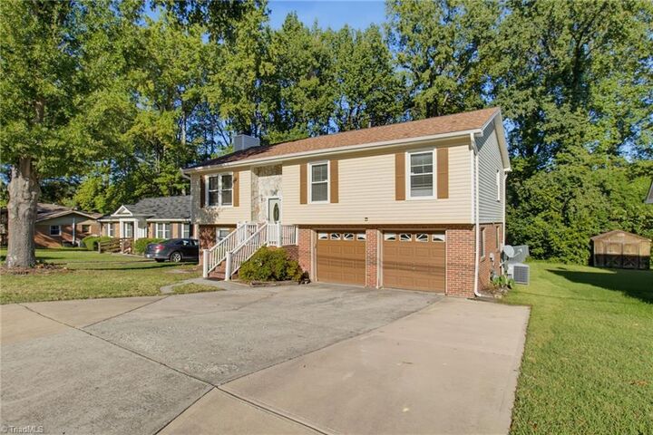 Property Photo:  1717 Hannaford Road  NC 27401 