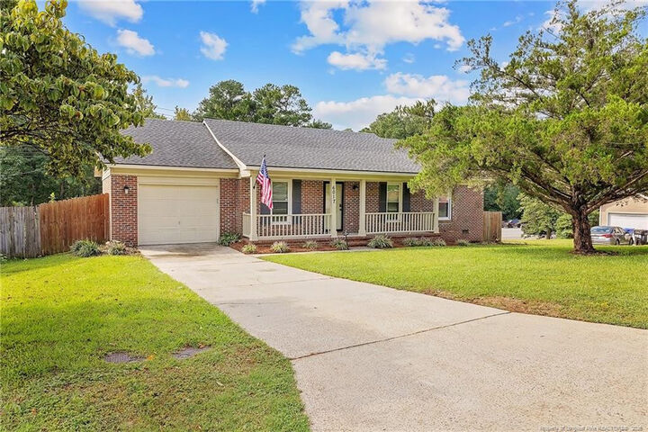 Property Photo: 6017 Dunbridge Drive NC 28314