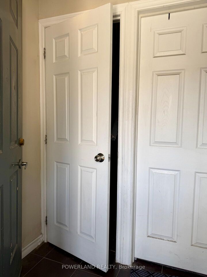 Property Photo:  68 Carlaw Avenue Apt A  ON M4M 2R7 