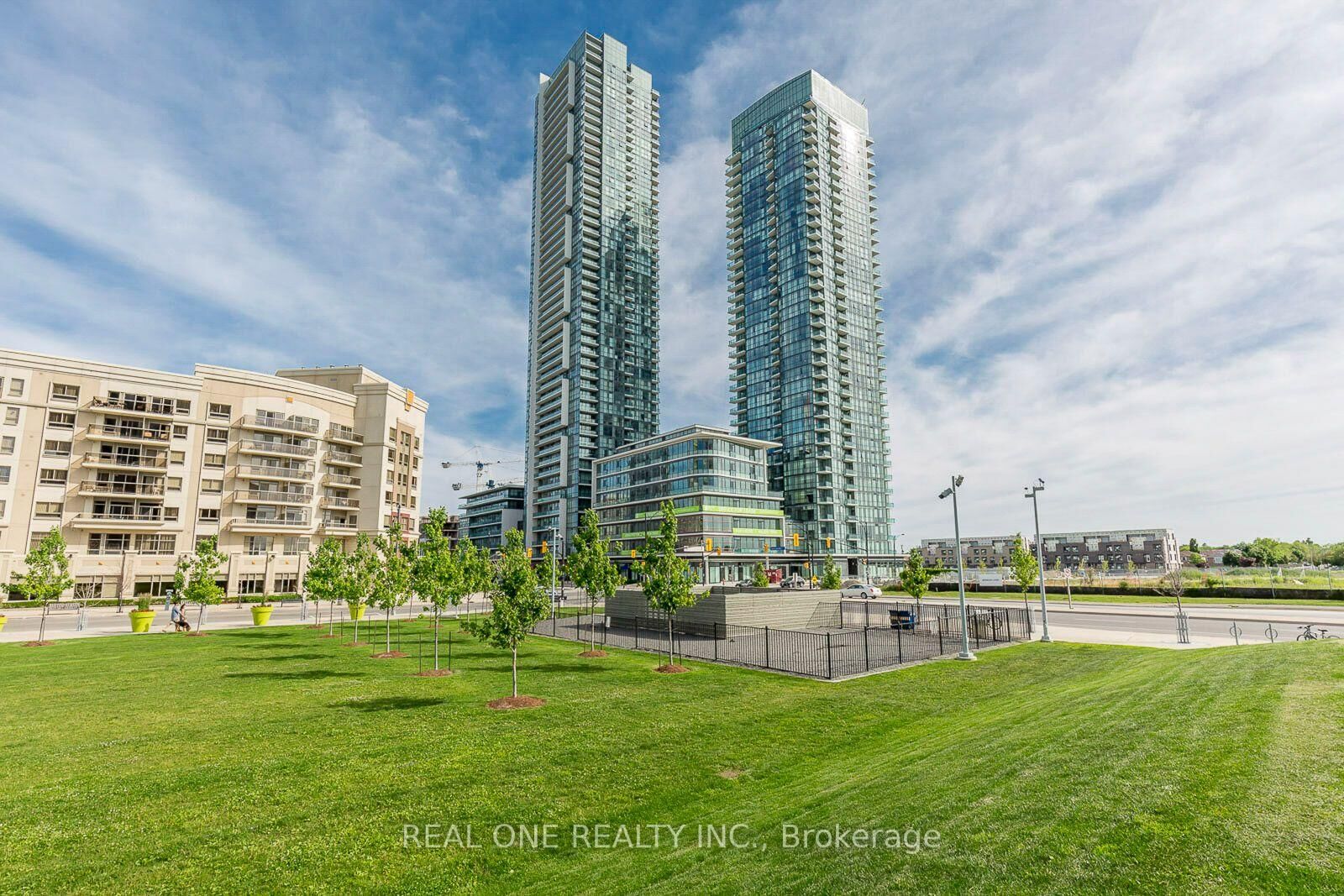 Property Photo:  4070 Confederation Parkway 3607  ON L5B 0E9 