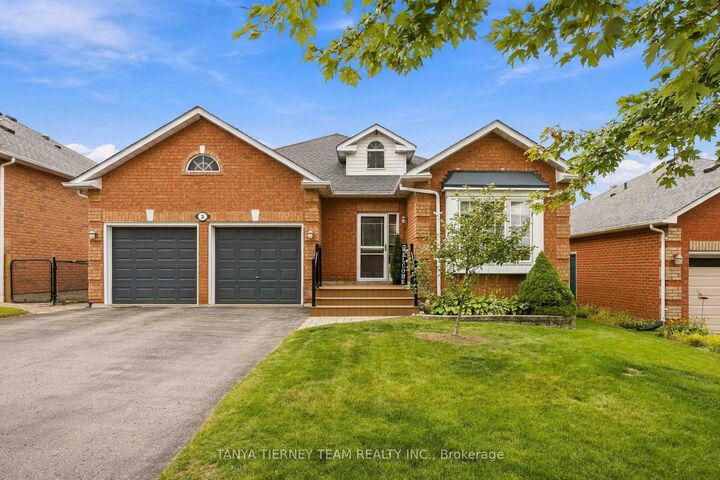 Property Photo:  28 Perryview Drive  ON L9L 1T5 