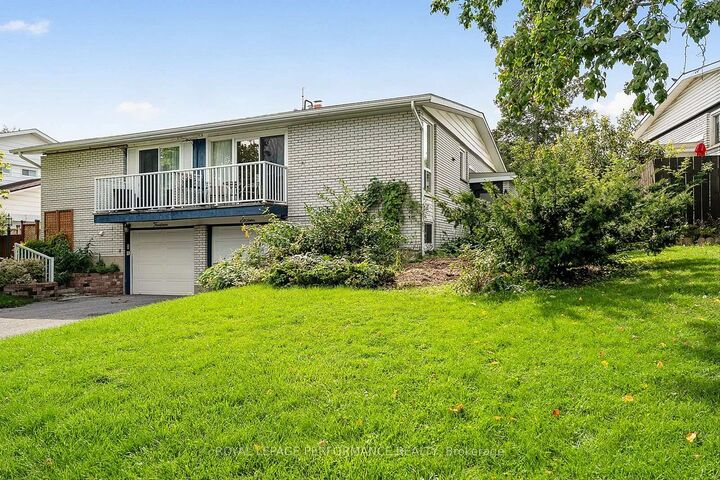 Property Photo:  16 Woodmount Crescent  ON K2E 5R1 