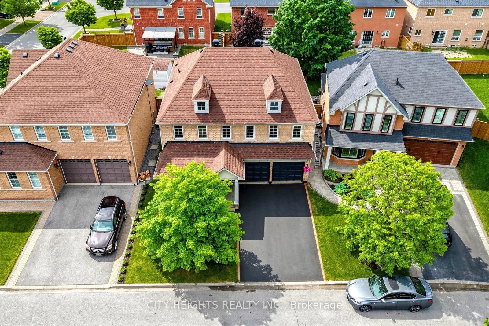 Property Photo:  58 Bradbury Crescent Lower  ON L1T 4G5 