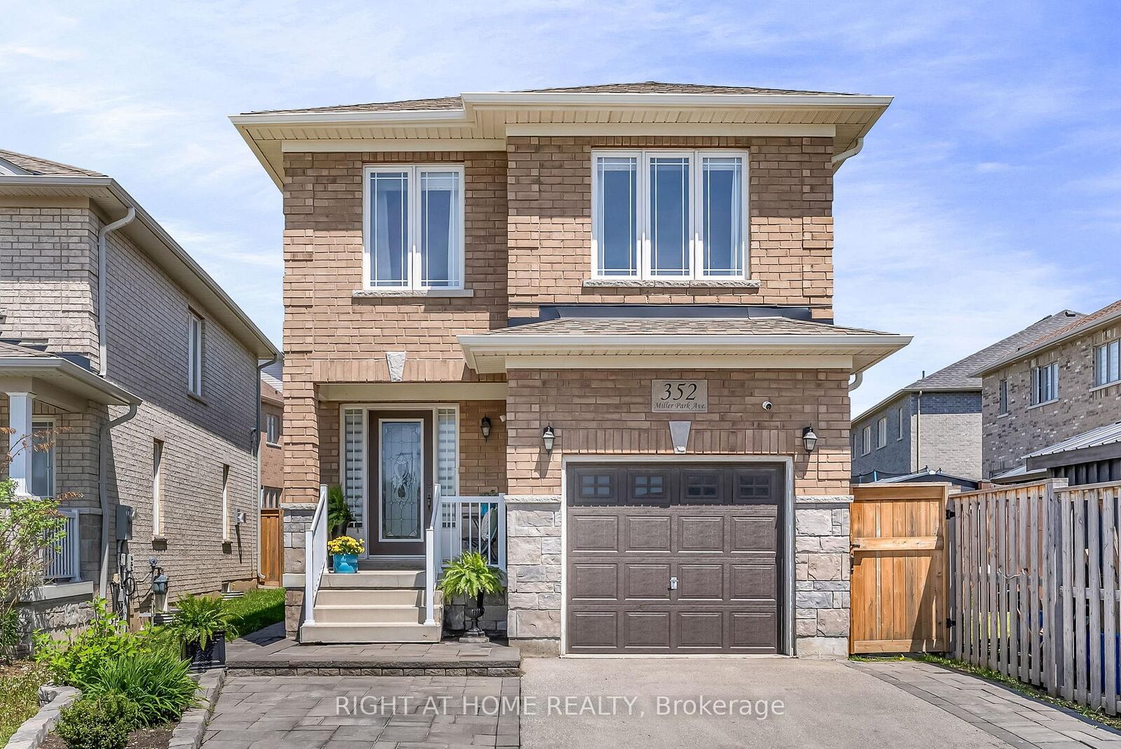 Property Photo:  352 Miller Park Avenue  ON L3Z 4H5 