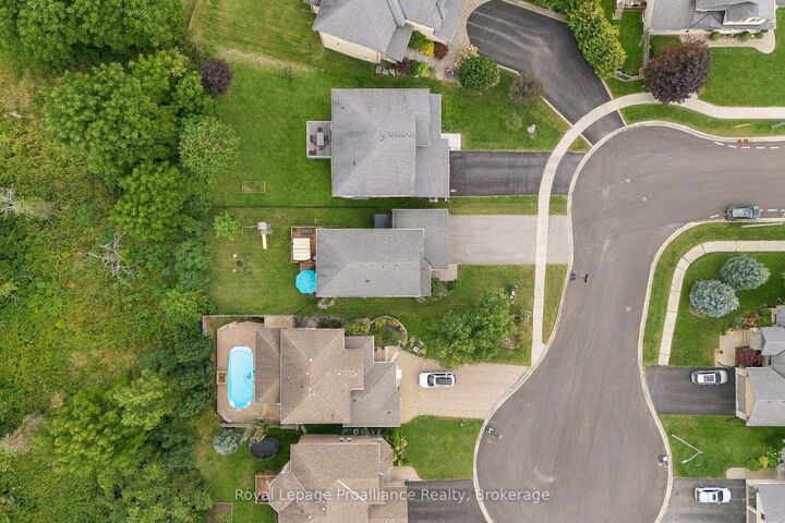 Property Photo:  273 Avondale Road  ON K8P 0C2 