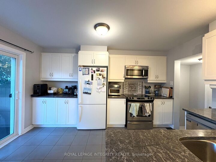 Property Photo:  786 Maloja Way  ON K2S 0V5 