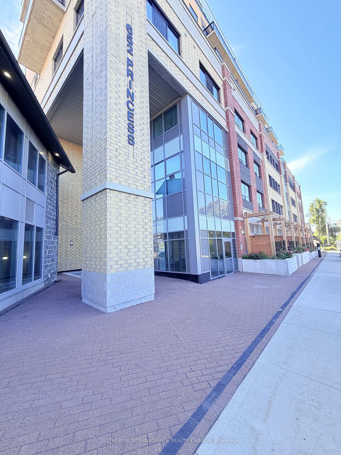 Property Photo:  652 Princess Street 520  ON K7L 1E5 