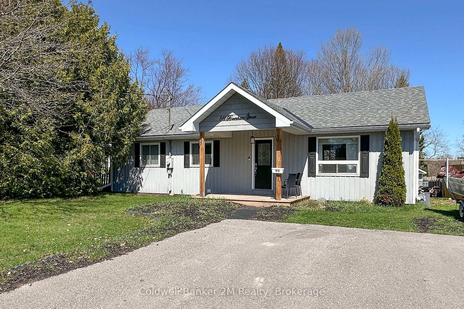 Property Photo:  812 Burnham Street  ON K9A 2X7 