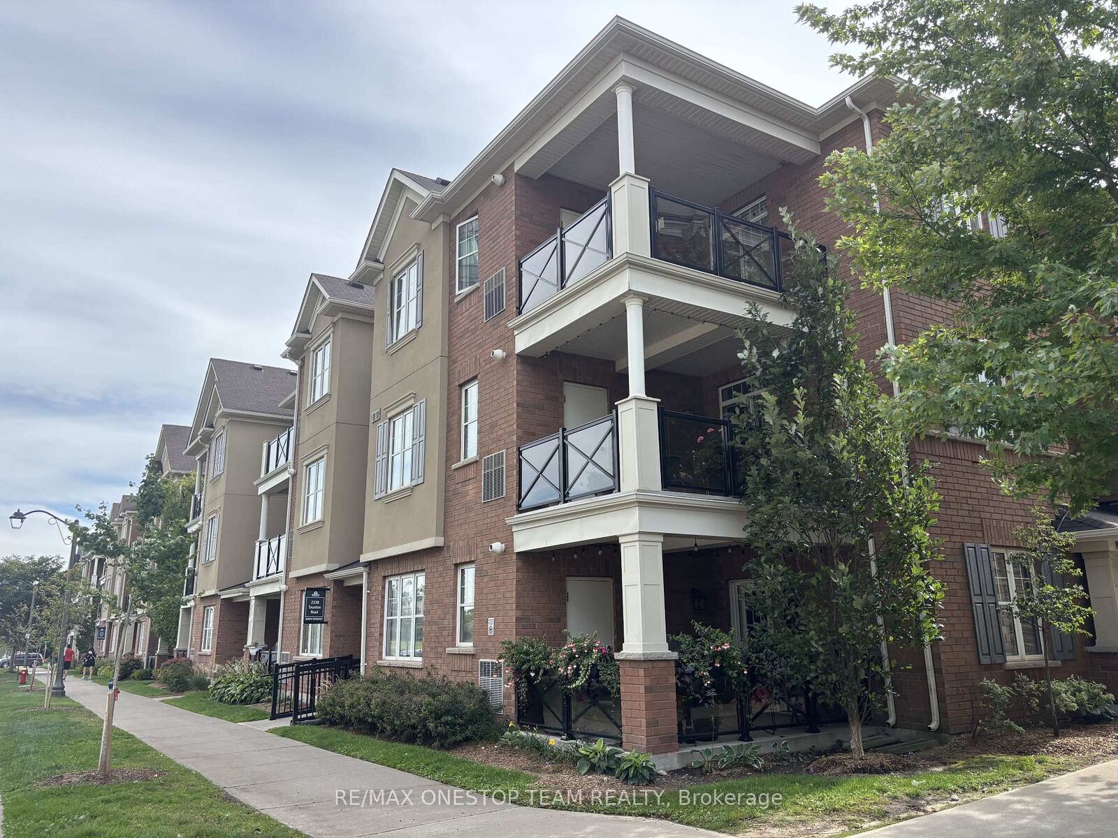 Property Photo: 2338 Taunton Road 209 ON L6H 0L3
