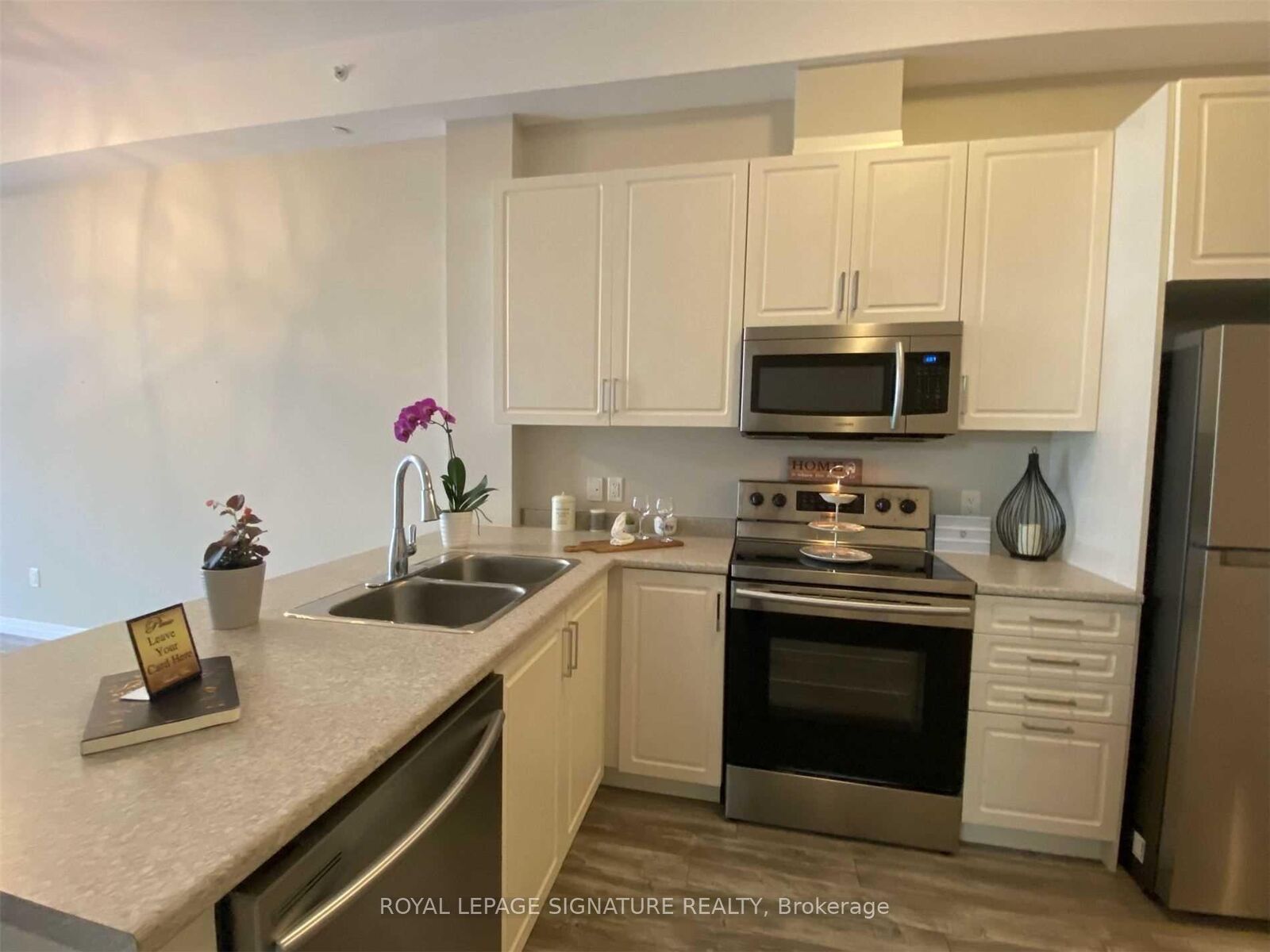 Property Photo:  85 Morrell Street E 108B  ON N3T 4J6 