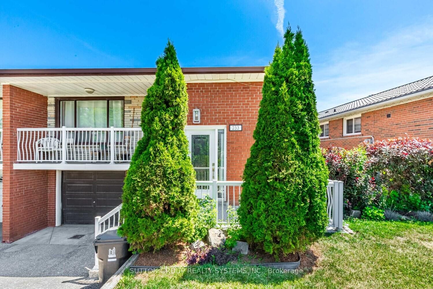 Property Photo:  233 Hullmar Drive Upper  ON M3N 2G2 