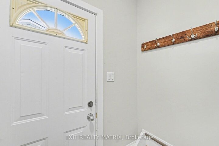 Property Photo:  91 Sheldrake Drive  ON K2L 1T1 