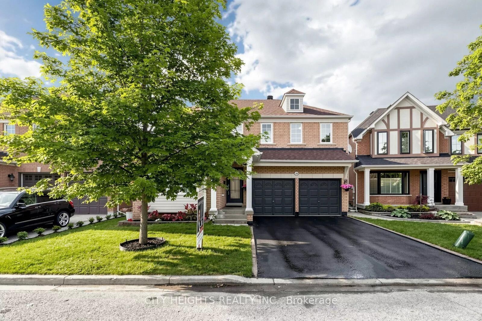 Property Photo:  58 Bradbury Crescent Upper  ON L1T 4G5 