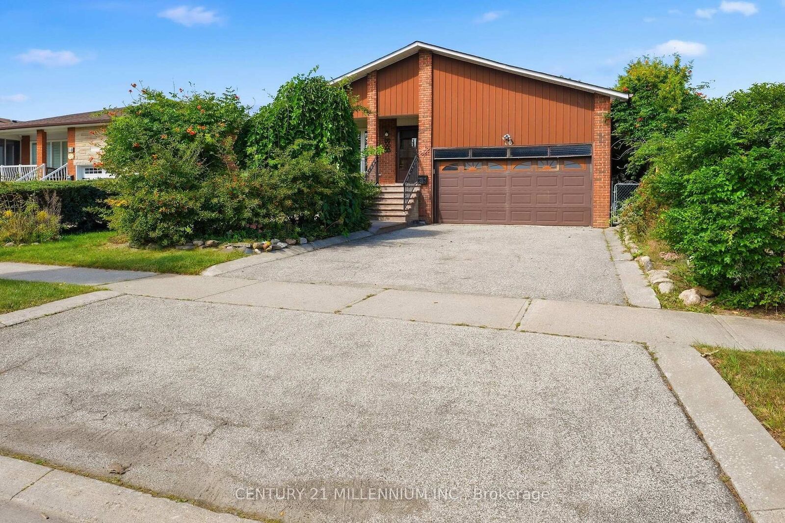 Property Photo:  16 Jardine Street  ON L6S 3H4 