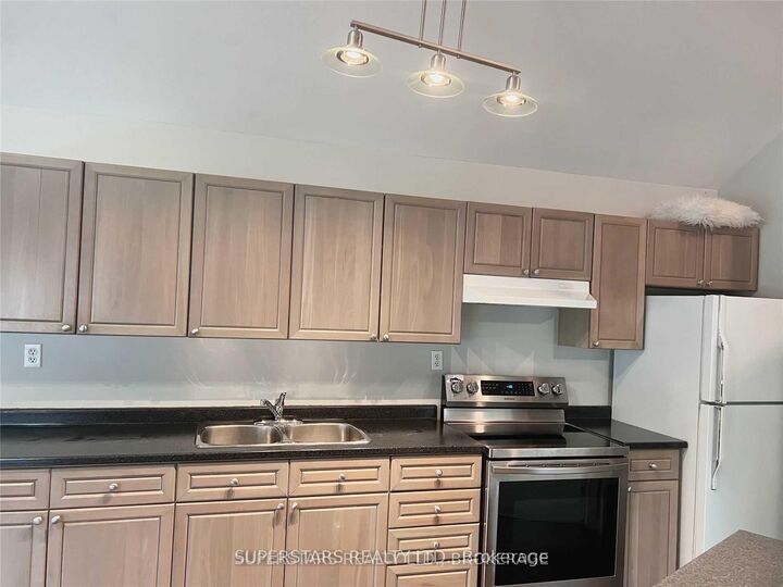Property Photo:  276 Parkwood Avenue  ON L4P 2X3 