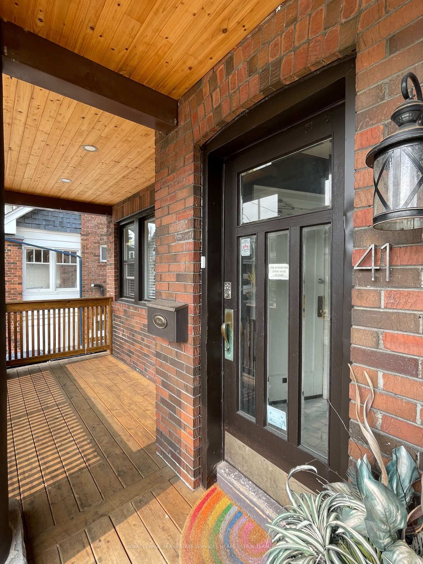 Property Photo:  41 Scarboro Beach Boulevard Main  ON M4E 2W9 
