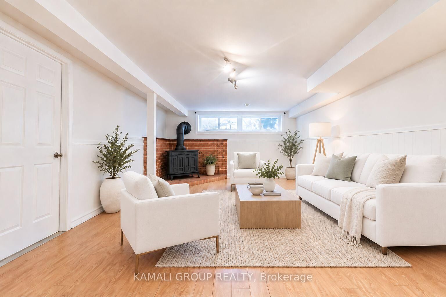Property Photo:  25 Hillview Drive Bsmt  ON L3Y 4Y3 