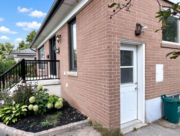 Property Photo:  10 Elizabeth Street  ON L7G 3K2 