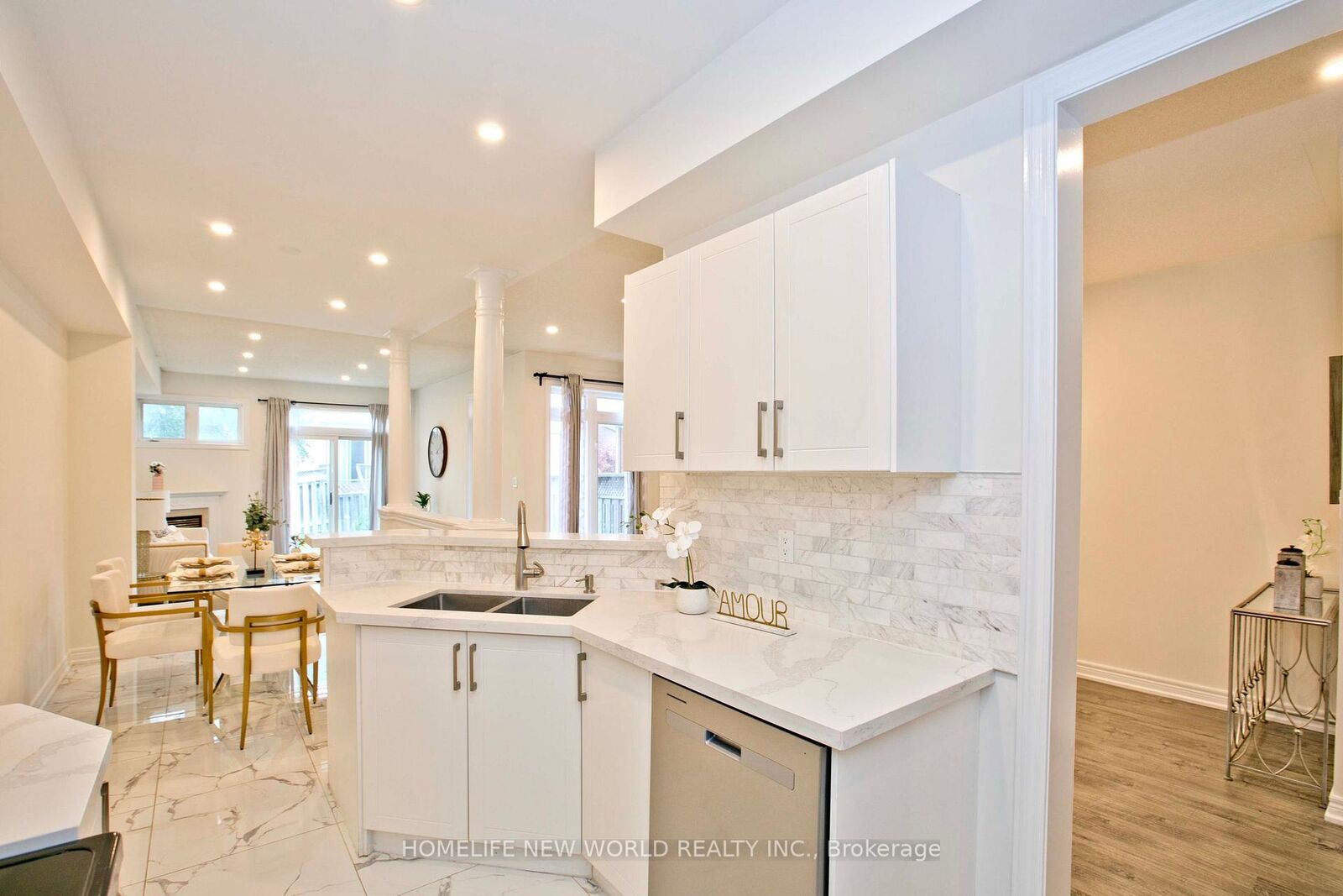 Property Photo:  16 Venture Avenue  ON L4S 2P2 