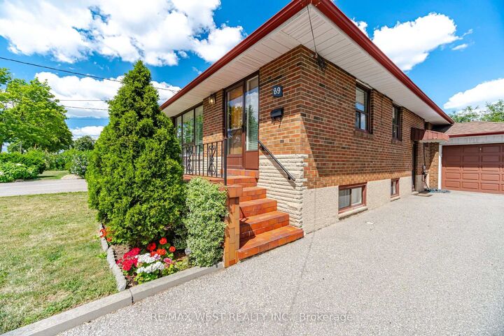 Property Photo:  89 Wendell Avenue  ON M9N 3K8 