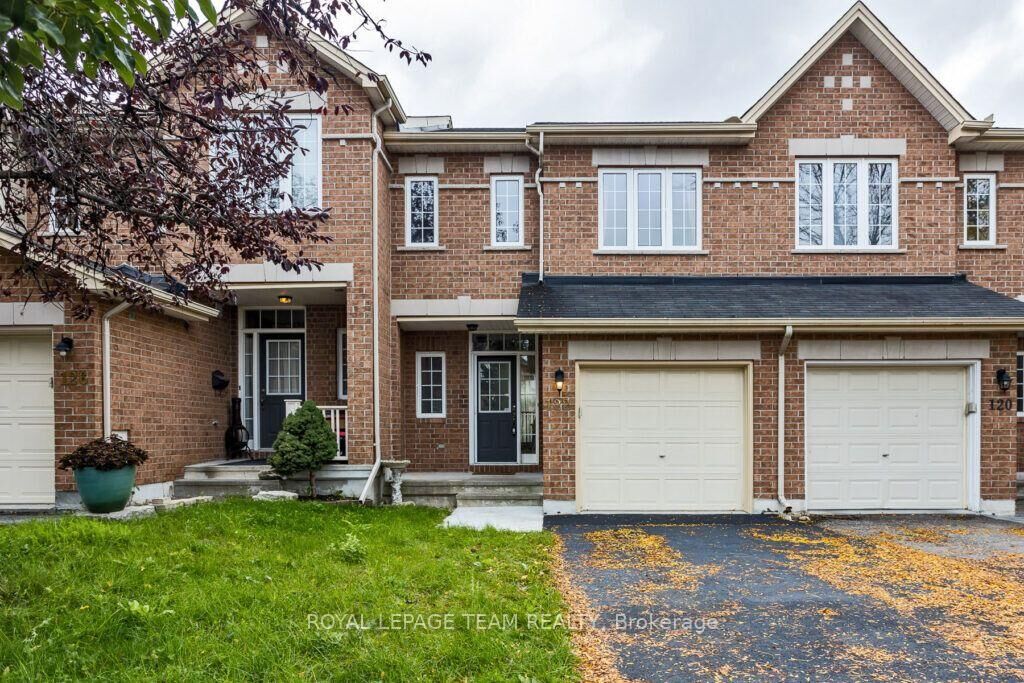 Property Photo:  122 Saddlesmith Circle  ON K2M 2Y6 
