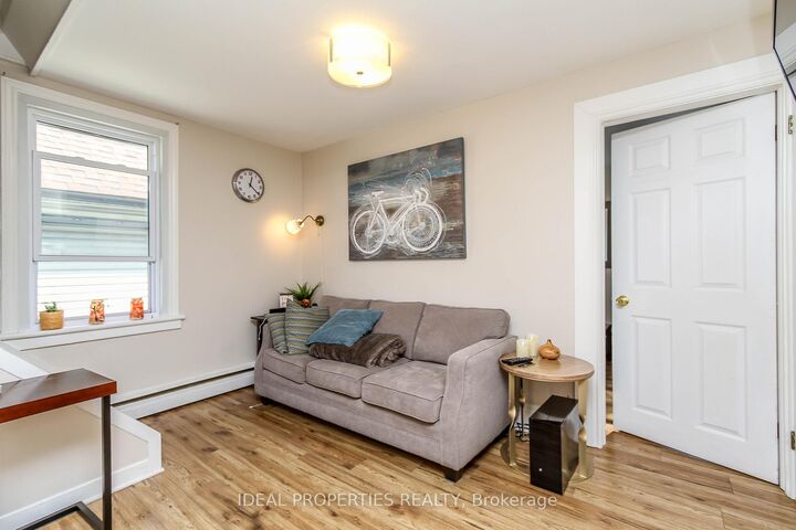 Property Photo:  185 Louisa Street 2  ON K1R 6Y9 