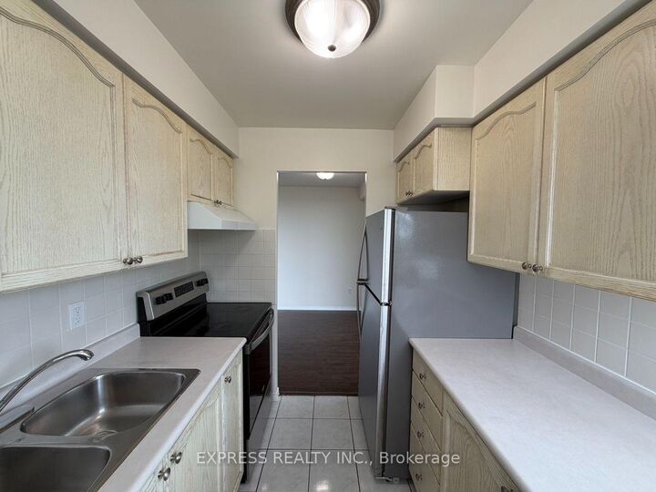 Property Photo:  39 Pemberton Avenue 607  ON M2M 4L6 