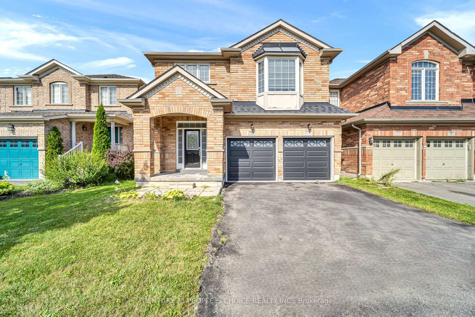 Property Photo:  73 Crown Victoria Drive  ON L7A 3X1 