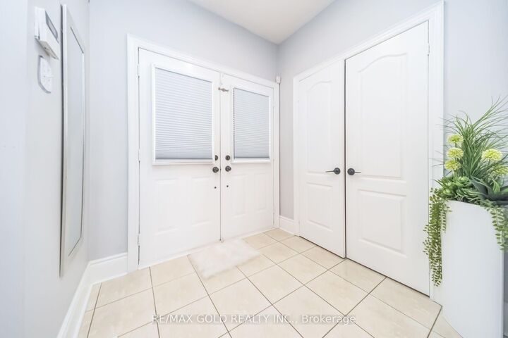 Property Photo:  15 Newark Way  ON L7A 2V1 