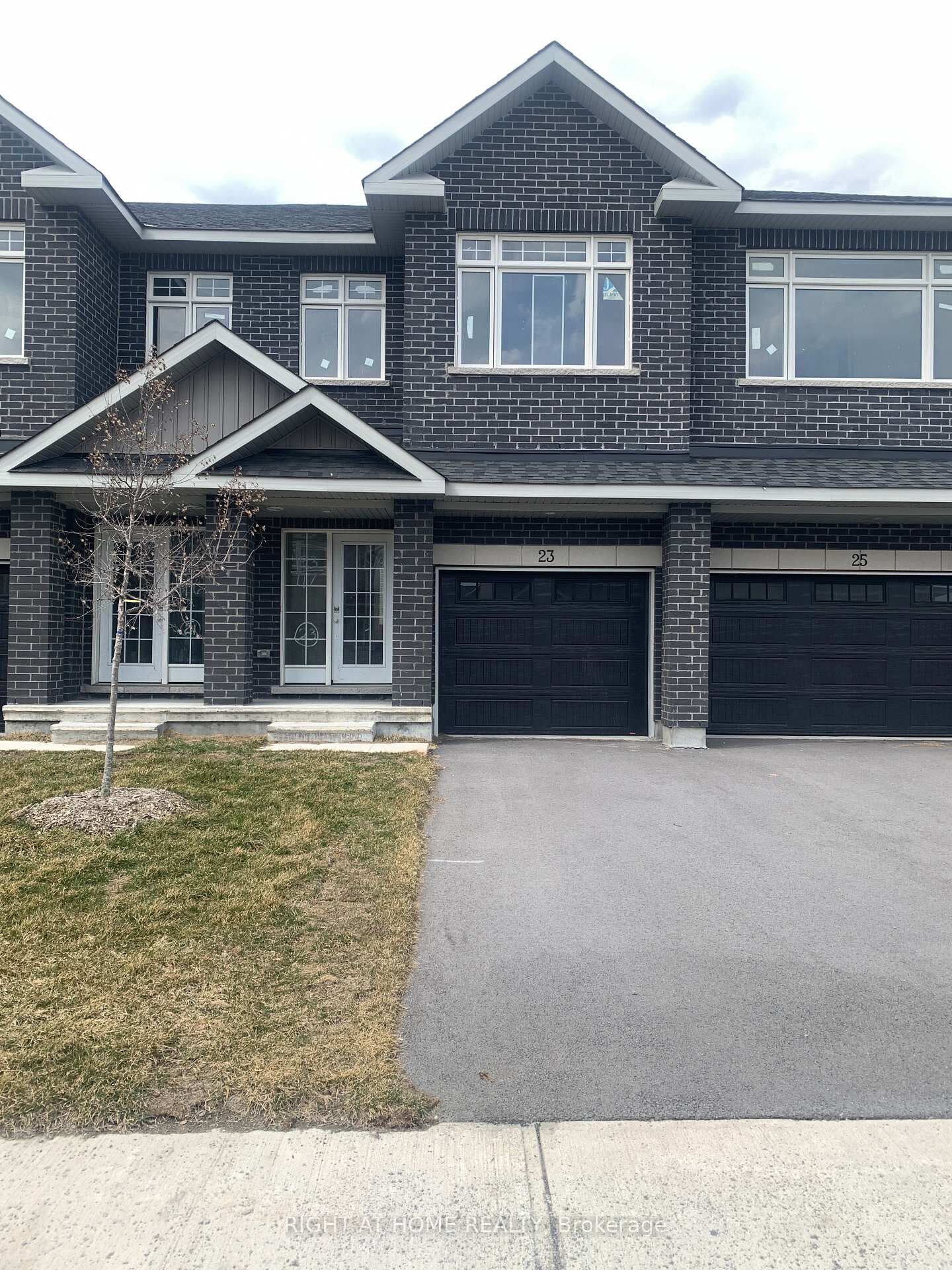 Property Photo:  23 Wylie Way  ON K7C 0C4 