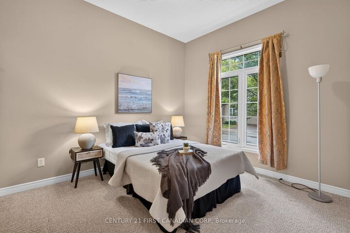 Property Photo:  87 Donker Drive 22  ON N5P 4L2 