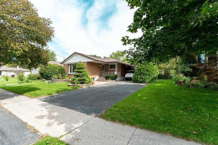Property Photo:  203 Lupin Drive  ON L1N 1Y2 