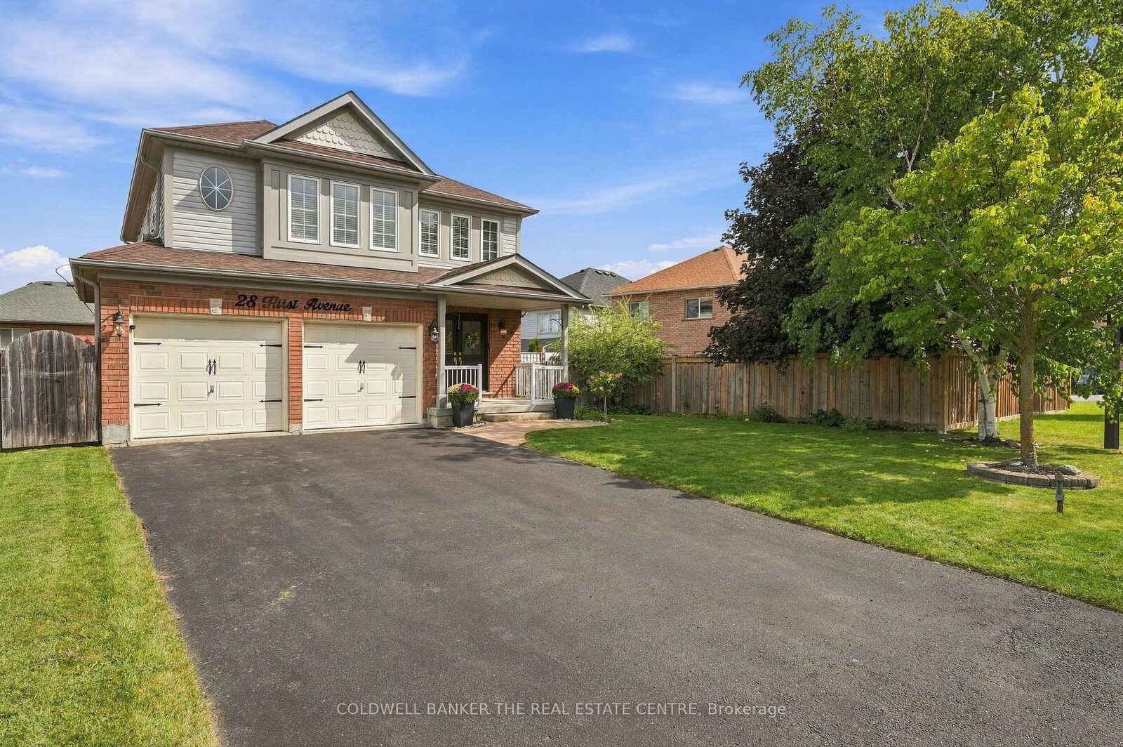 Property Photo:  28 Hirst Avenue E  ON L4P 4E6 