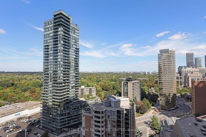 Property Photo:  18 Yorkville Avenue 2002  ON M4W 3Y8 
