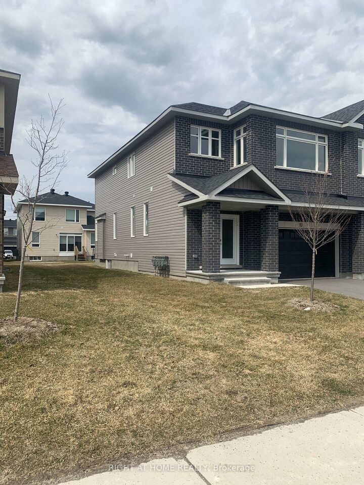 Property Photo:  19 Wylie Way  ON K7C 0C4 