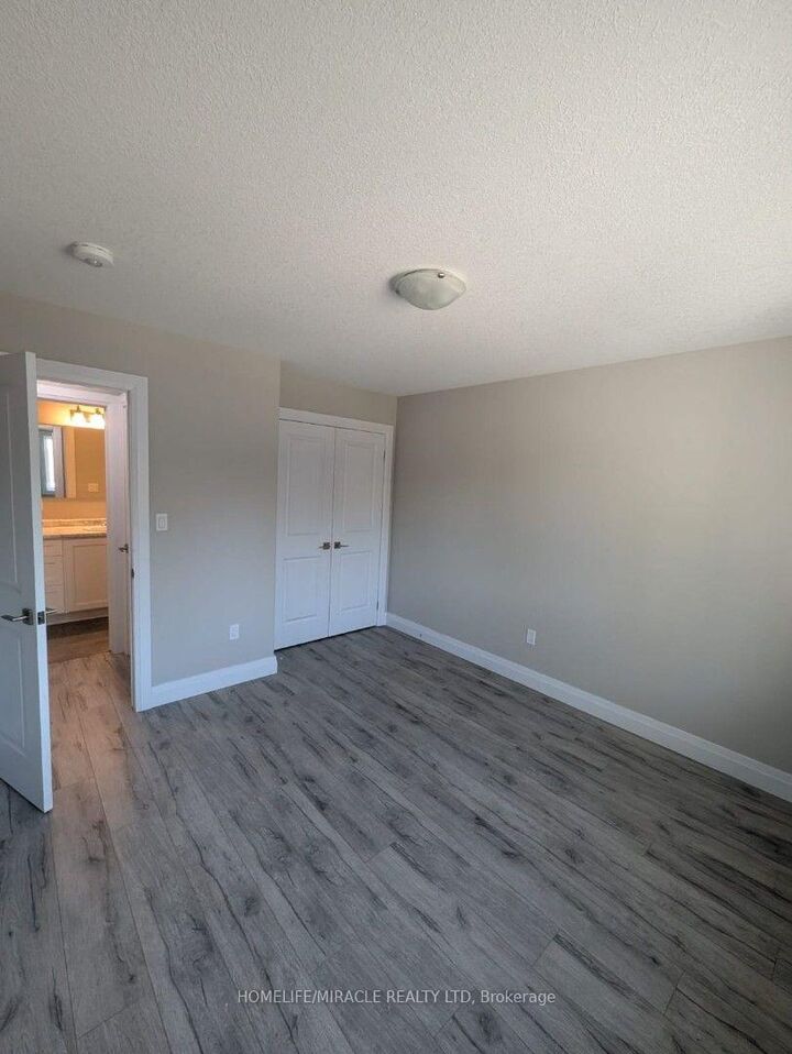 Property Photo:  61 Vienna Road 1  ON N4G 0J6 