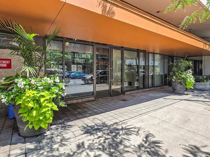 Property Photo:  111 Elizabeth Street 1820  ON M5G 1P7 