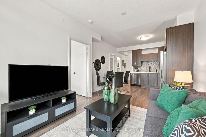 Property Photo:  28 Uptown Drive 312  ON L3R 5M5 