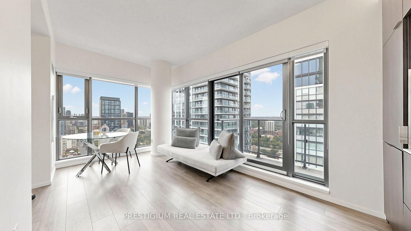 Property Photo:  159 Dundas Street E 3706  ON M5B 0A9 