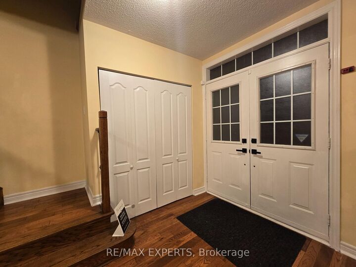 Property Photo:  48 Dunvegan Crescent  ON L7A 2Y2 