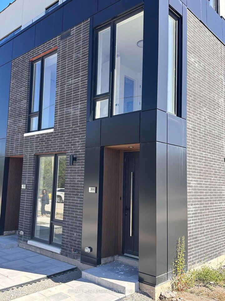 Property Photo:  200 Ellis Avenue  ON L2P 0H2 