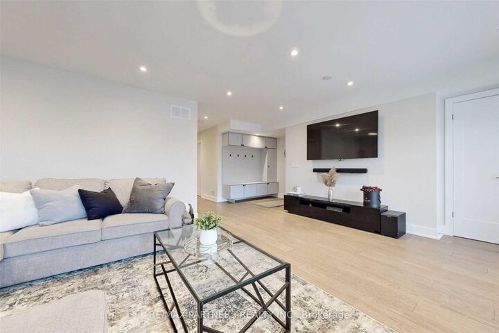 Property Photo: 2722 Bur Oak Avenue ON L6B 1K5