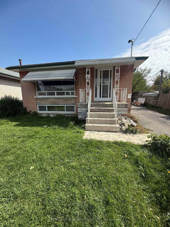 Property Photo:  3 Baybrook Crescent  ON M1H 2R5 