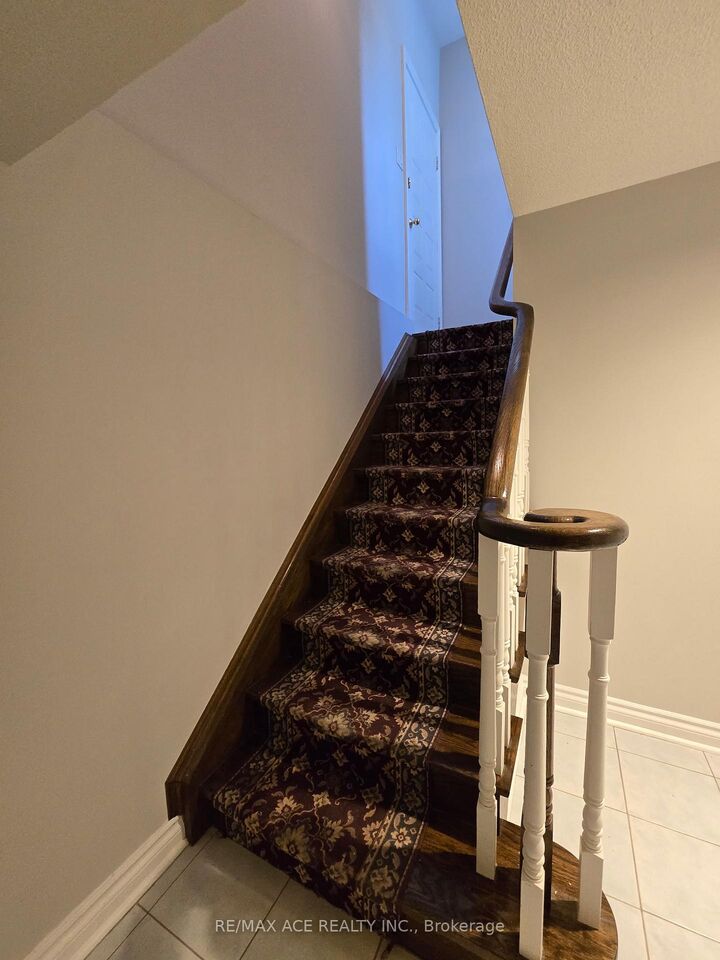 Property Photo:  25 Pilkington Crescent Bsmt  ON L4J 7J5 