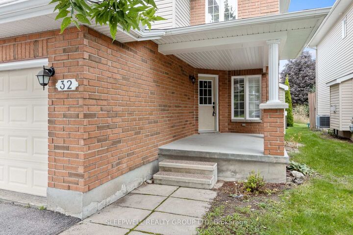 Property Photo:  32 Moe Robillard Street  ON K7S 0C2 