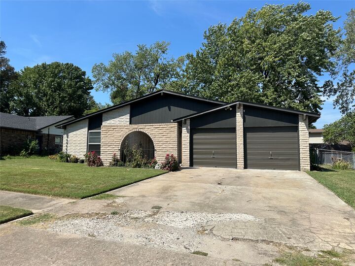 Property Photo:  601 Queens Road  OK 74403 