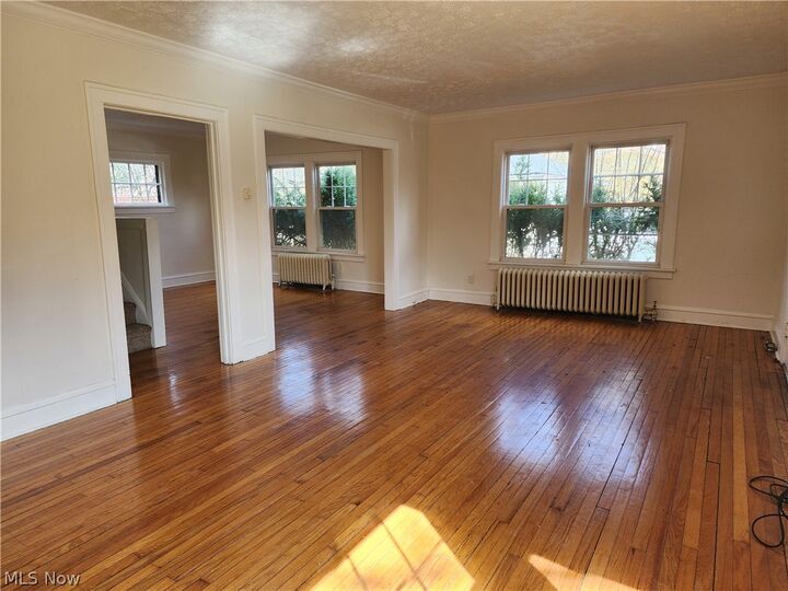 Property Photo:  2060 Rossmoor Road  OH 44118 