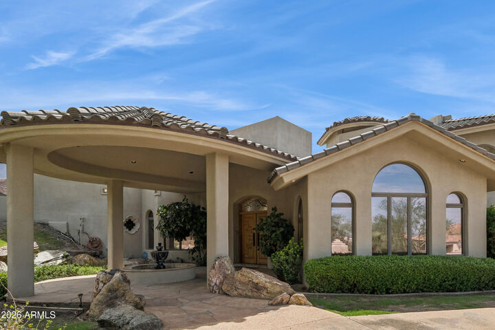 Property Photo: 1121 E Country Gables Drive AZ 85022