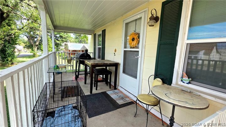 Property Photo:  410 S Oak St  MO 65084 